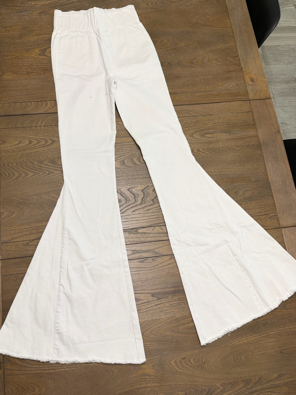 Brand New- White High-Waist Flared Women’s Jeans